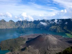 Viral! Mulai 30 Oktober, Tiket Masuk Gunung Rinjani Naik 150 % bagi Wisatawan Domestik dan Mancanegara