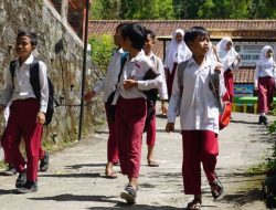 SEKOLAH JALAN TERUS DI BULAN RAMADAN! SISWA DI LOMBOK UTARA DILATIH TETAP FOKUS DI TENGAH PUASA