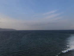 DETIK-DETIK MENEGANGKAN SAAT ABK NEKAT LOMPAT KE LAUT UNTUK SELAMAT